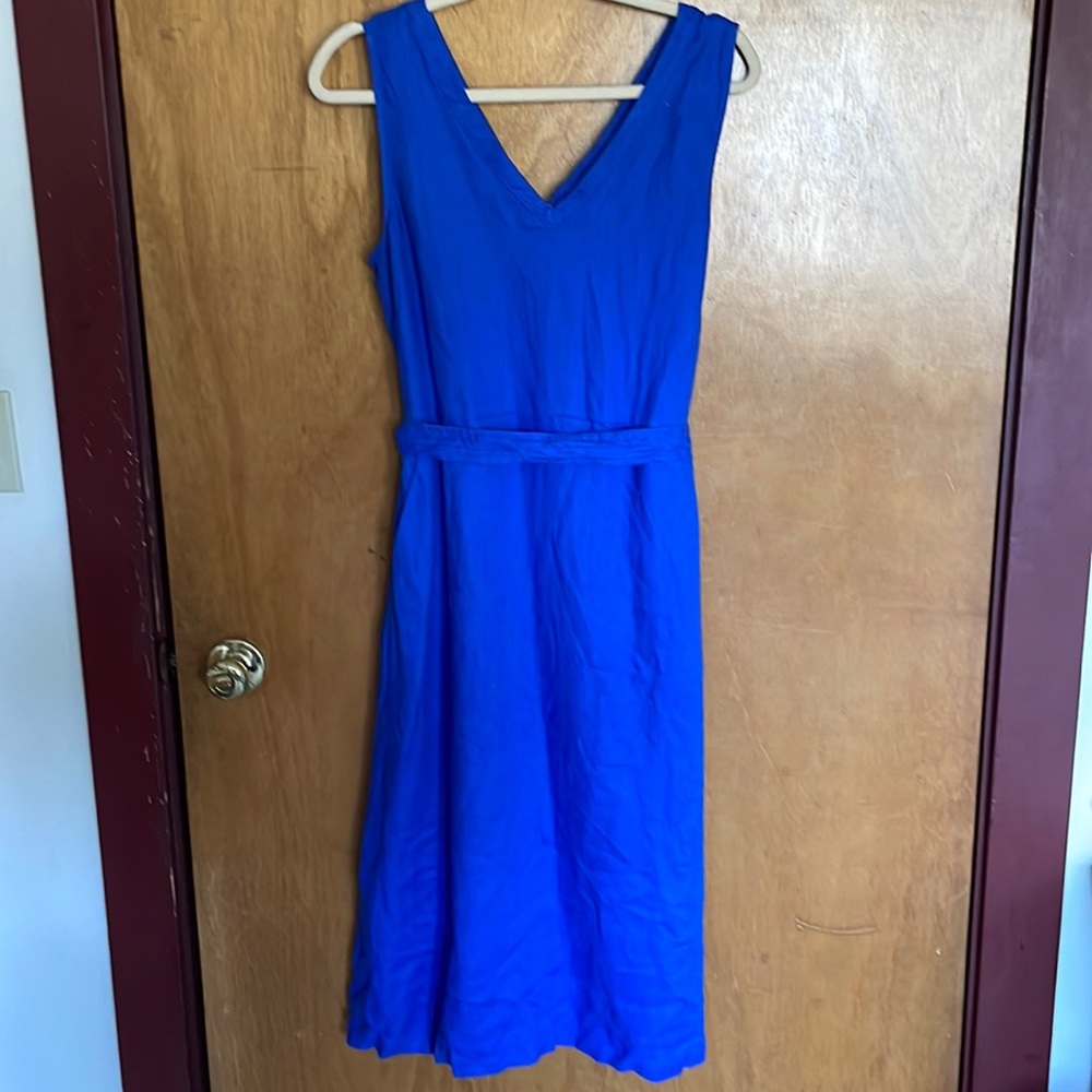 Linen blue midi length dress. Tie around the waist. Zip back.